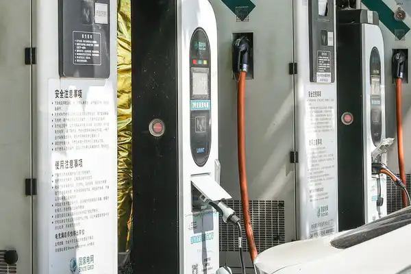 How to Reduce Commercial EV Charging Station Costs